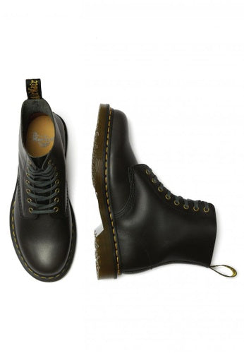 Dr. Martens Classico Boots